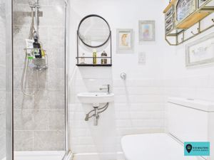 En Suite - click for photo gallery